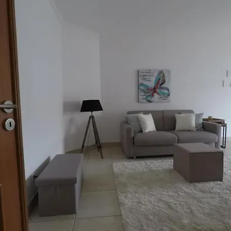 Apartment With Pool And Sea View